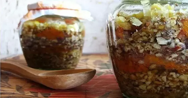 Güç için ballı fındık karışımı